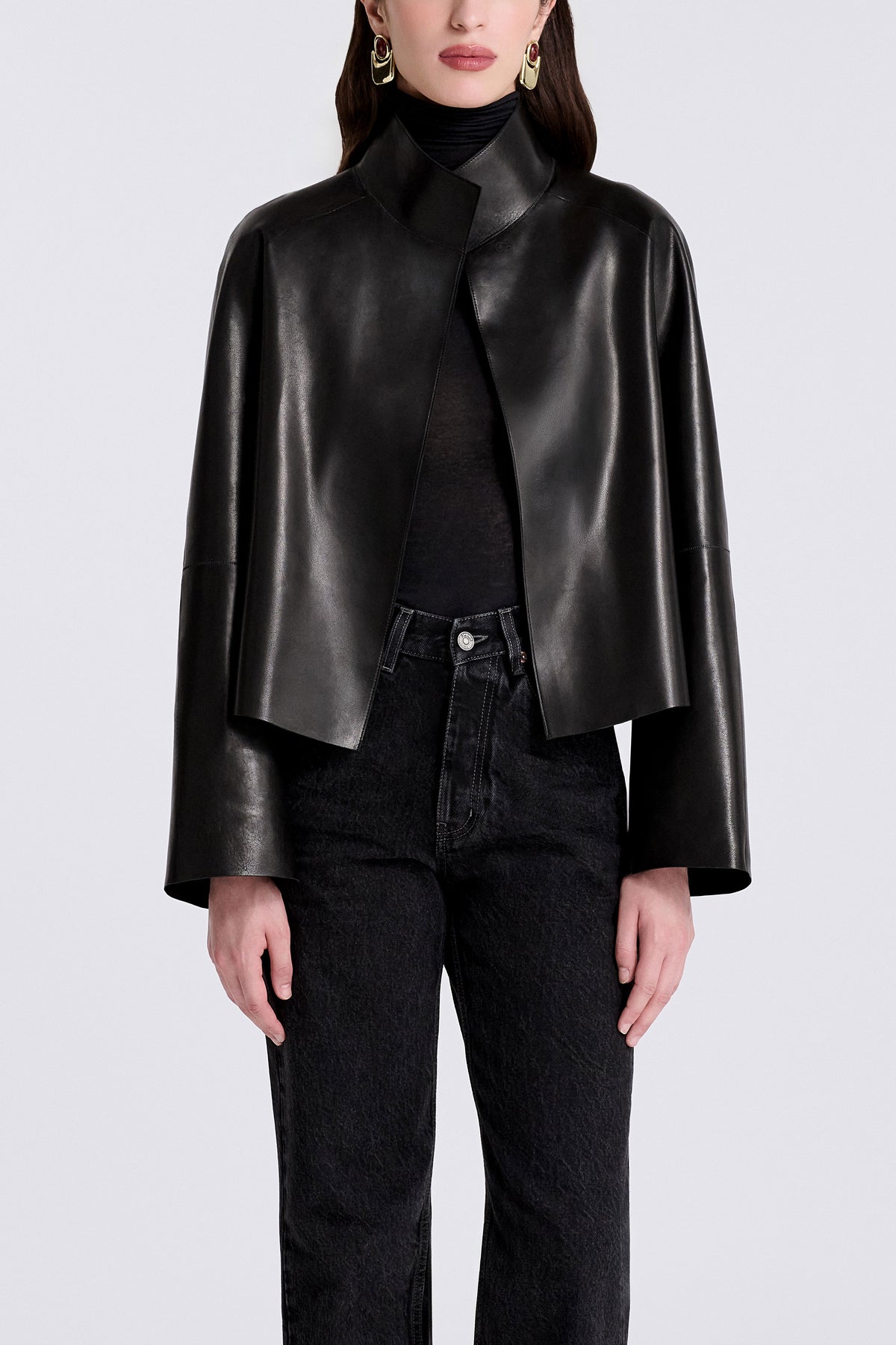 Model is Wearing Nour Hammour Dumas The Perfect Lightweight Jacket Noir Classique - Open