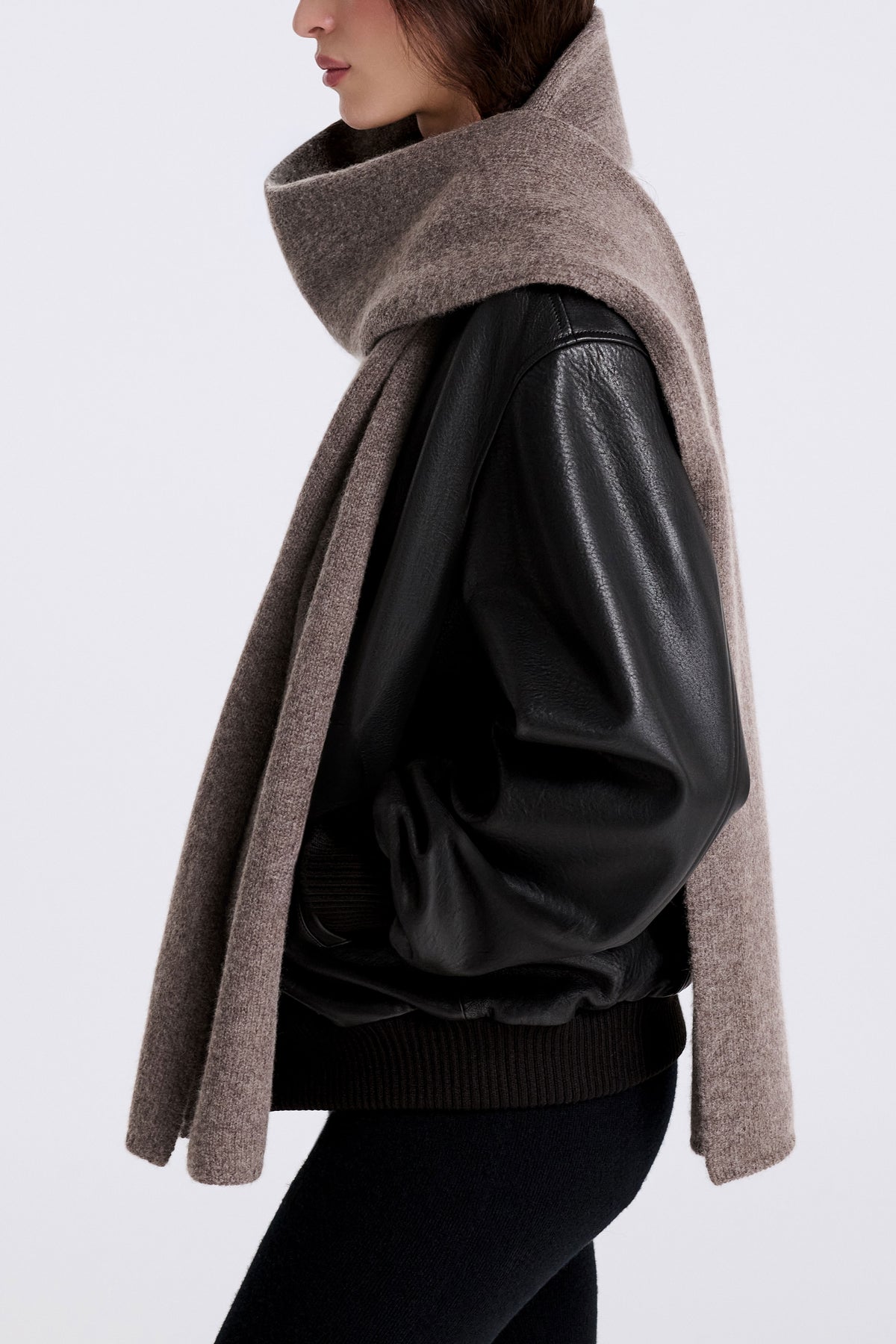Model is Wearing Nour Hammour Leni Cashmere Scarf Mink - Side 