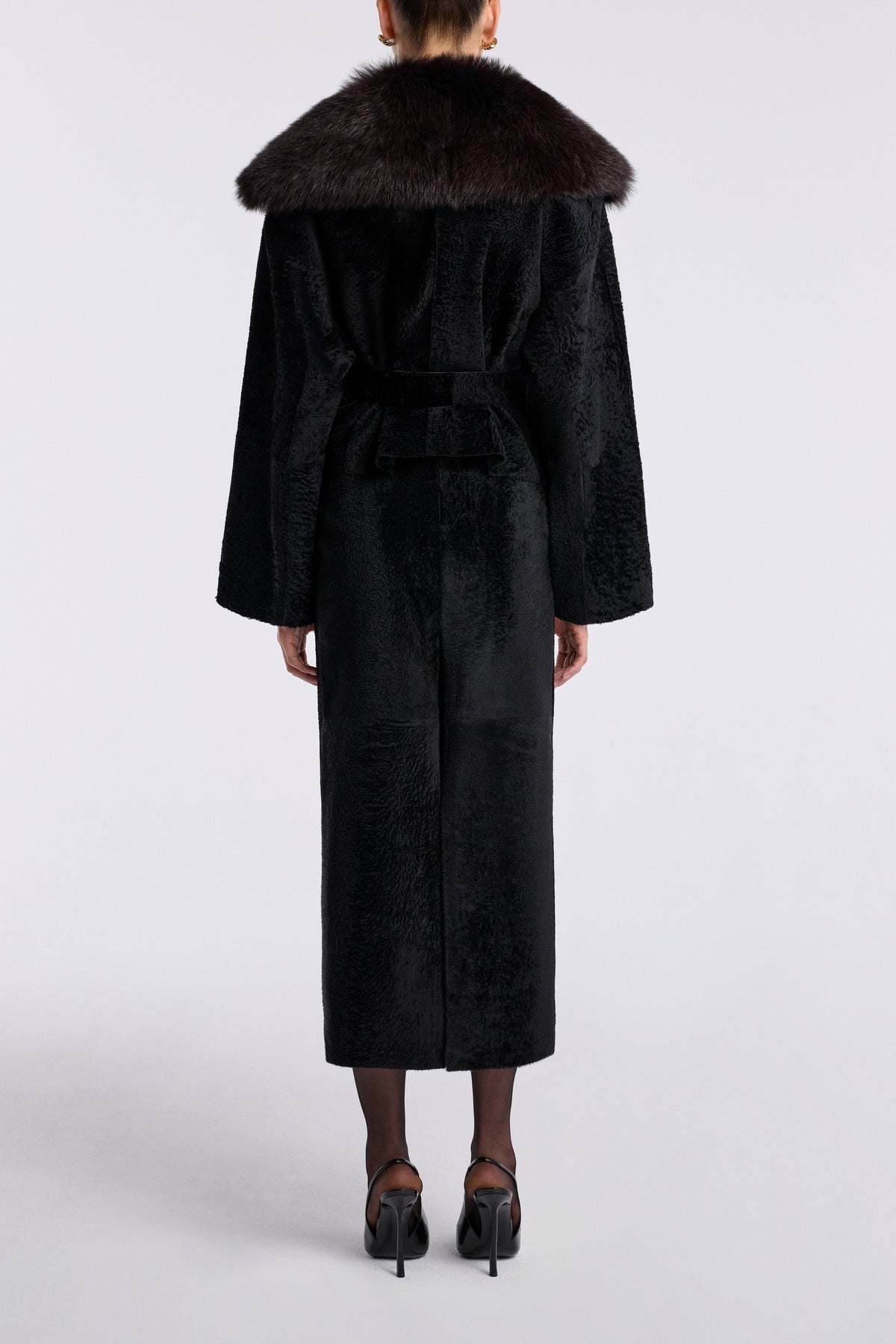 Model is wearing the Nour Hammour Renata Velvety Shearling Coat Noir Boheme - Back