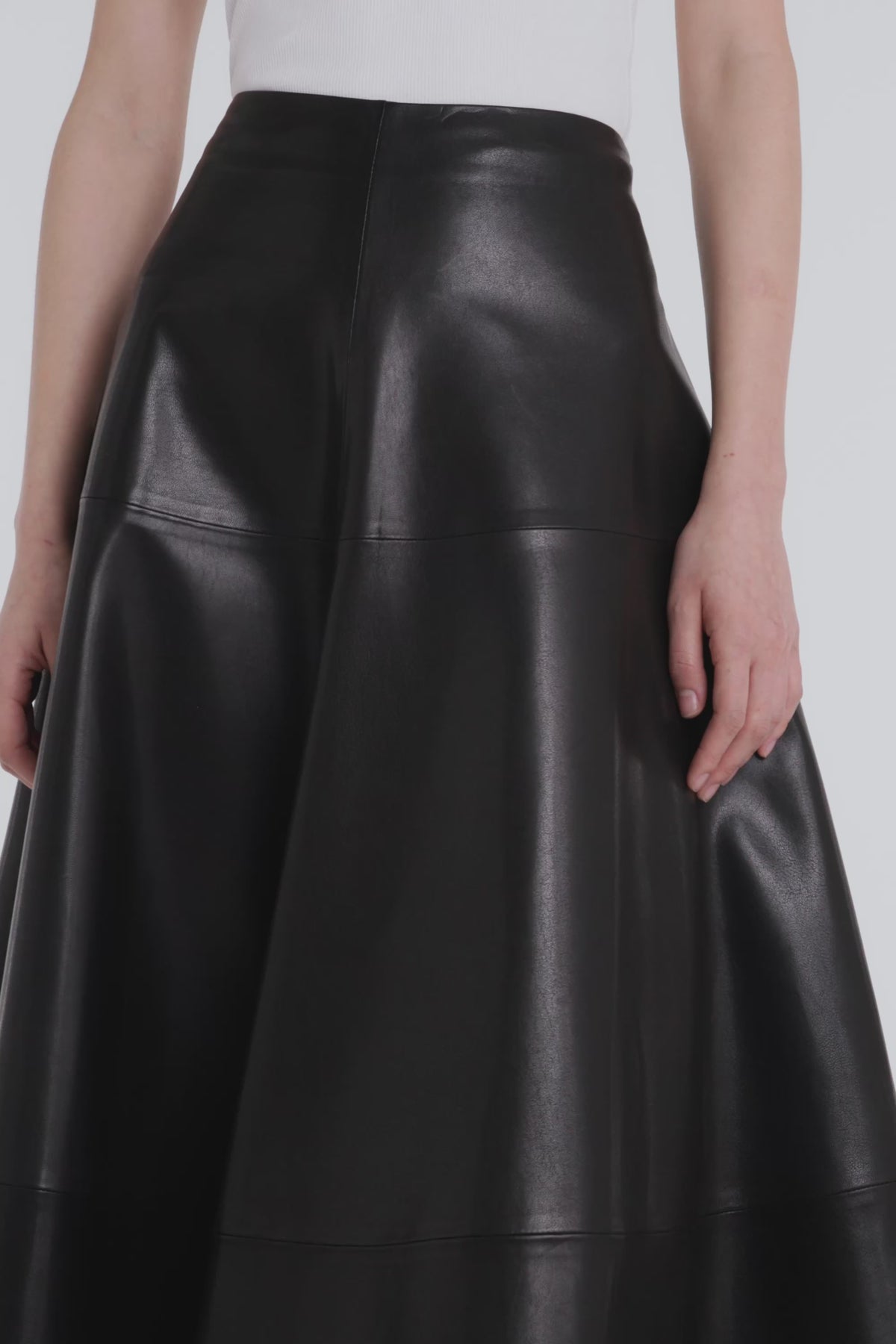 Model is Wearing Nour Hammour Opera Sweeping Leather Skirt Noir Classique - Video