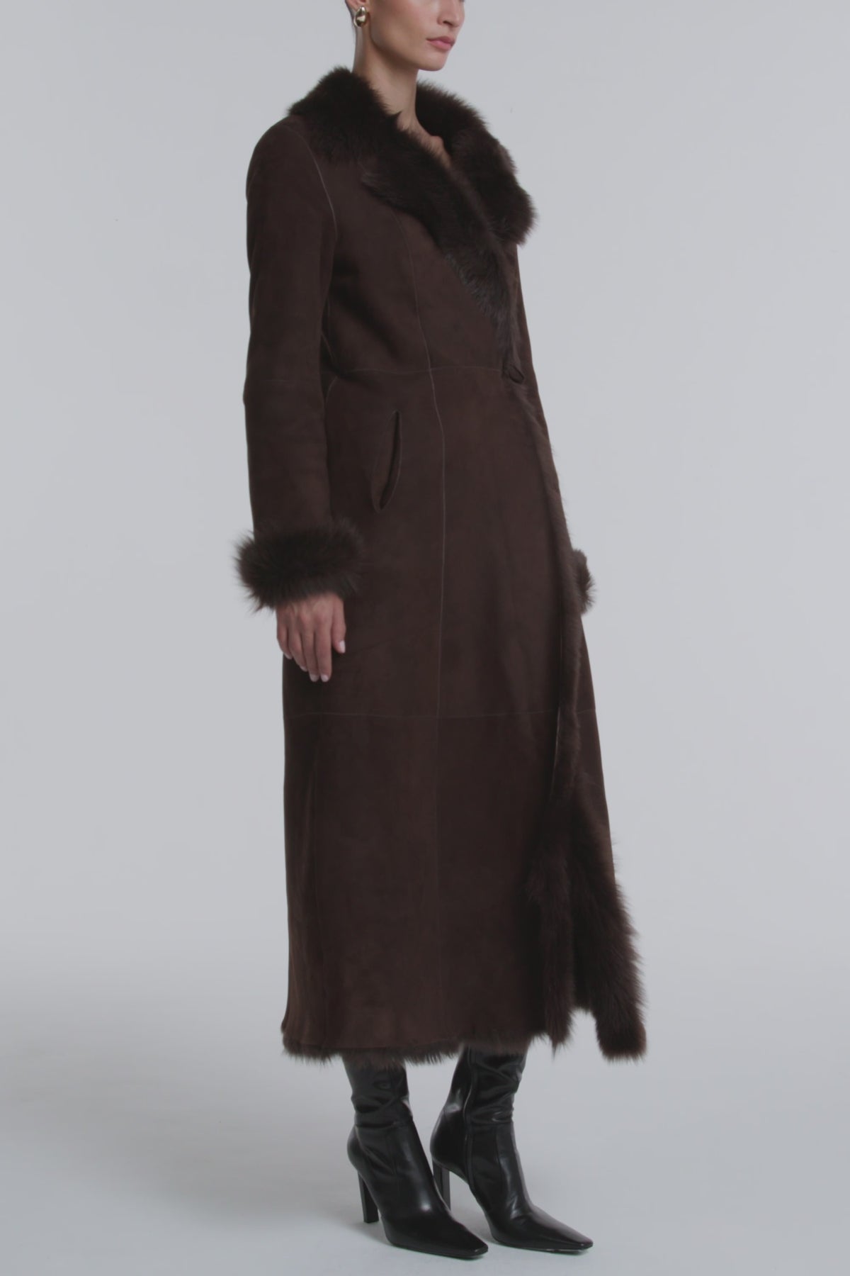 Model is Wearing the Nour Hammour Joni Off-Duty Shearling Essential Coat Affogato - Video