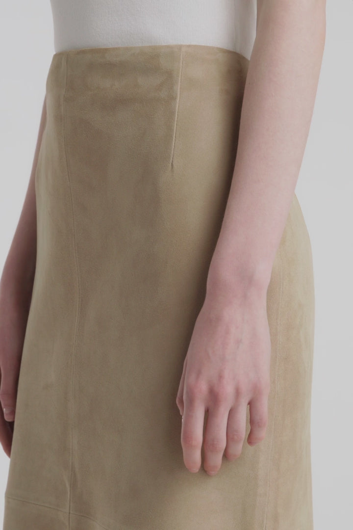 Model is Wearing Nour Hammour Selly Fitted Long Suede Skirt Creme - Video