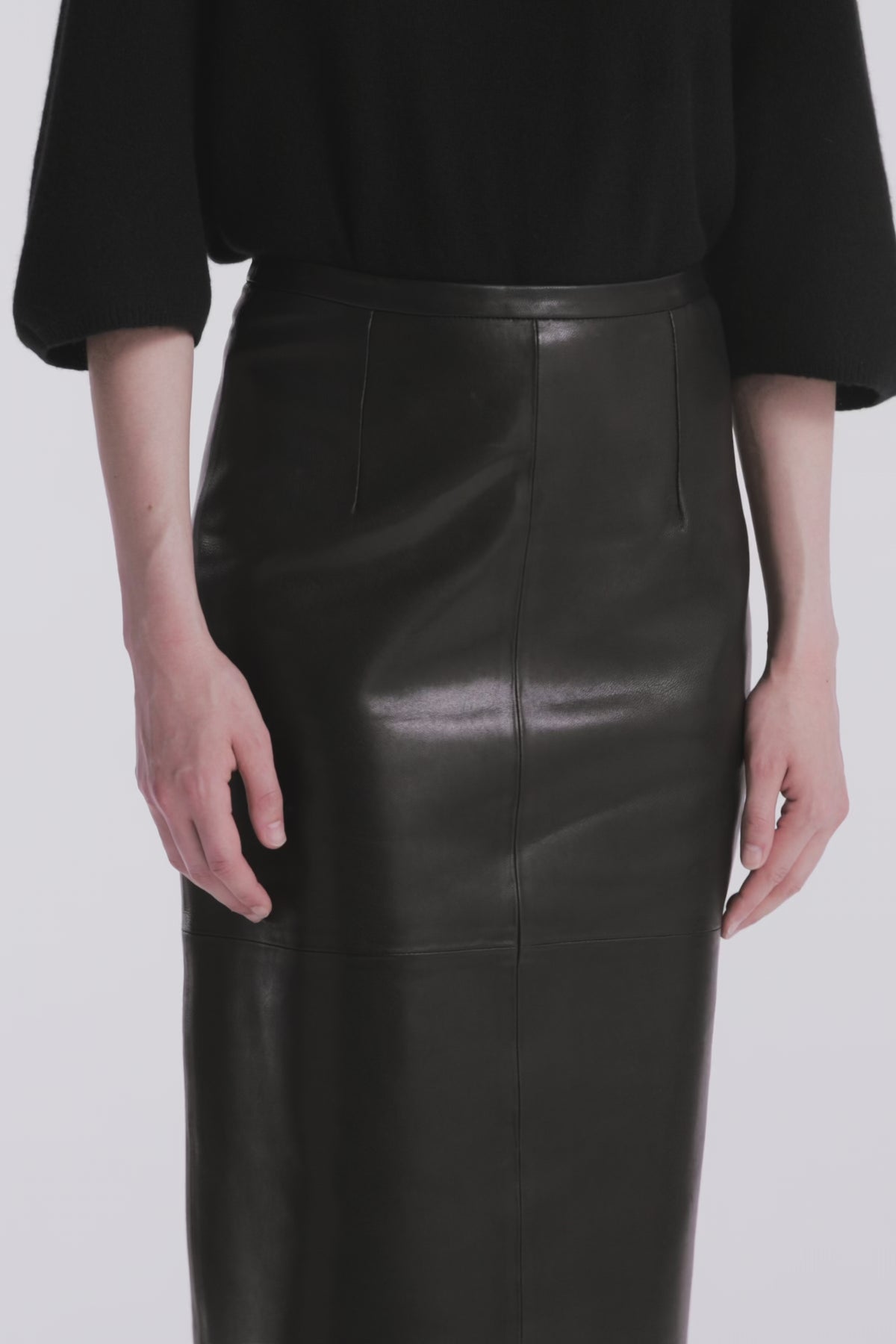 Model is Wearing Nour Hammour Alana Relaxed Midi Skirt Noir Classique -  Video Detail